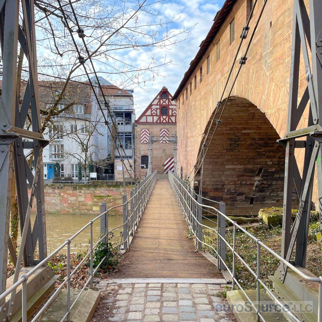 Pedestrian suspension bridge across the Pegnitz